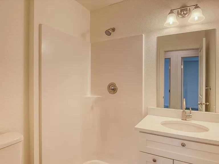 1211 N Cannon St — Photo 8
