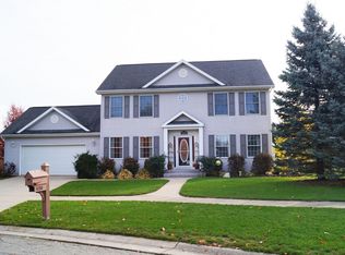 11210 Lochgreen Dr, Lansing, MI 48917