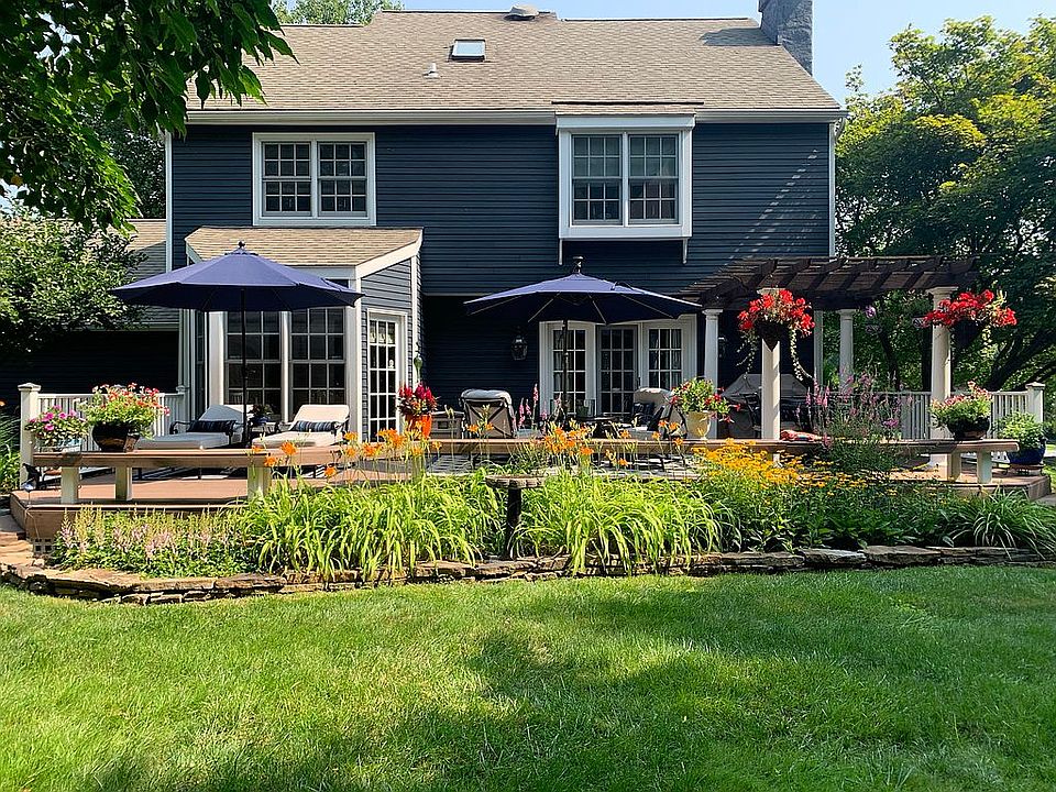 2nd image of 418 N Saddlebrook Cir