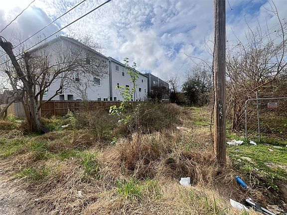 2nd image of 3016 McIlhenny St