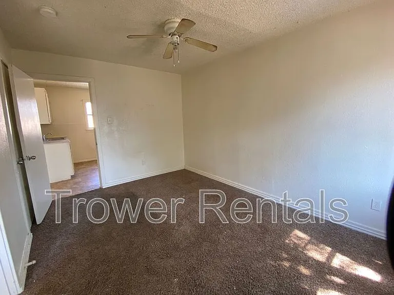 2101 W 10th St #7 — Photo 9