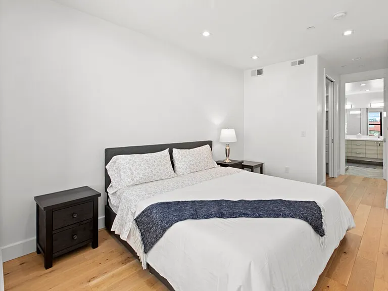 1801 Mission - Quest Blue — Photo 14