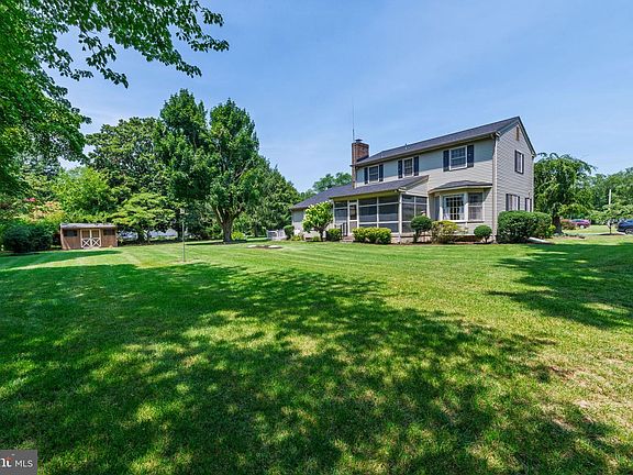 4th image of 802 W Lane Cir