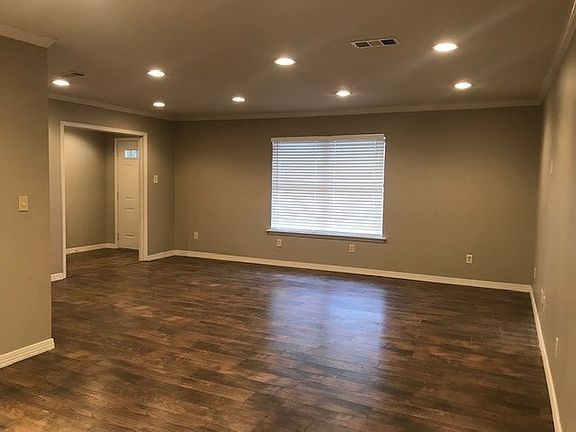 5th image of 304 Country Club Dr