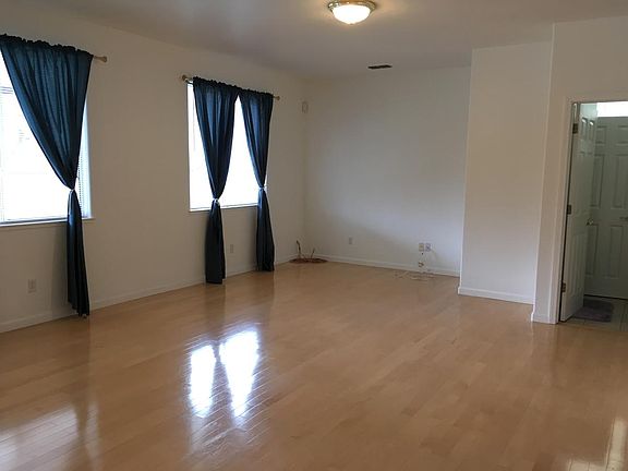 3rd image of 4133 Penny Ln