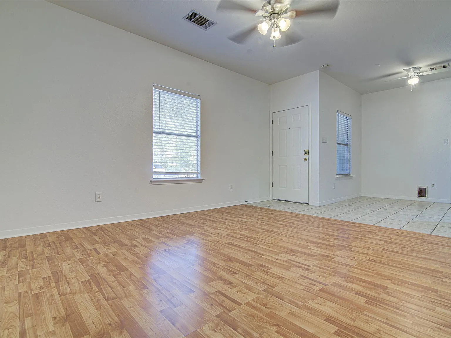 3 bed, 1.0 bath, 1043 sqft, $2,095 — Photo 4