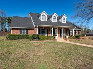 107 Richland Dr, Palestine, TX 75801