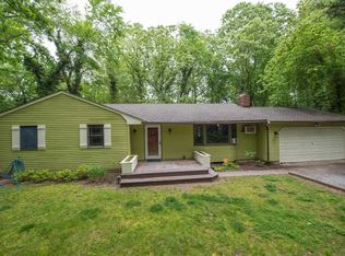 25 W Bartlett Rd, Middle Island, NY 11953