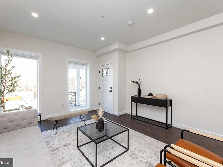 734 Kenyon St NW #2 — Photo 5