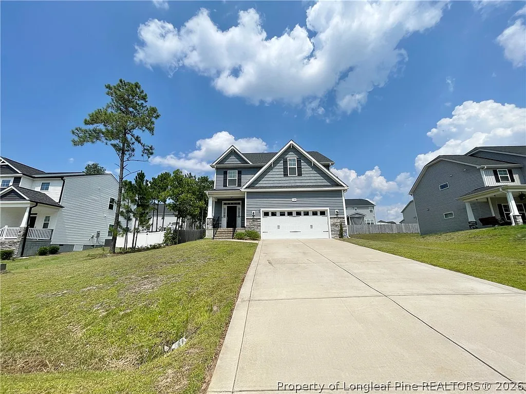 4 bed, 2.5 bath, 2544 sqft, $2,200 — Photo 2