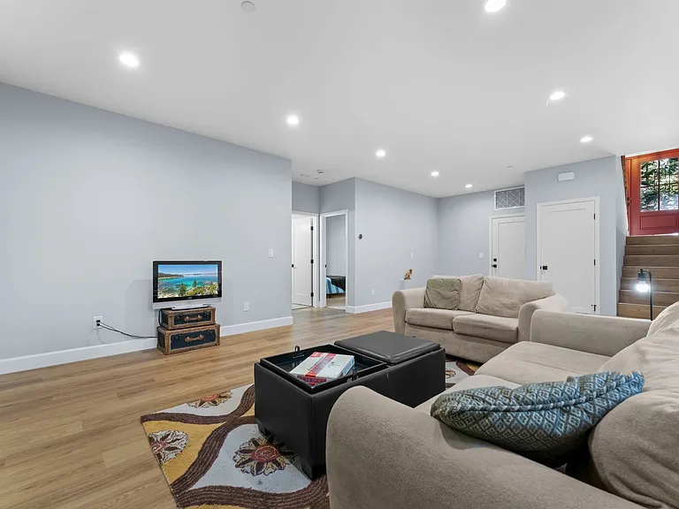 7029 8th Ave — Photo 30