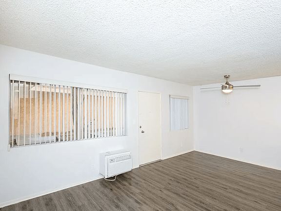 4th image of 20711 Vanowen St #113