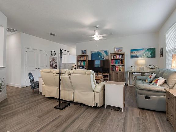 5th image of 51 ROYAL OAK DRIVE