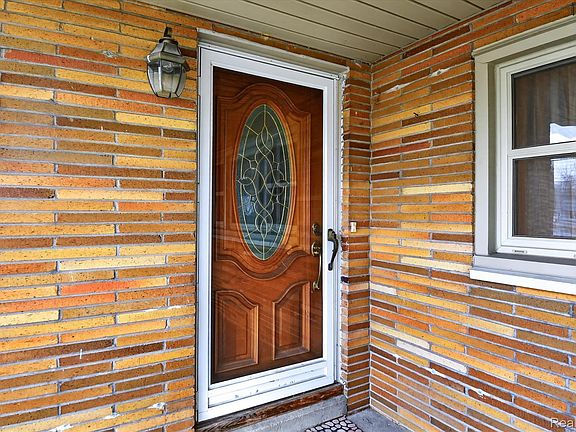 5th image of 2668 Range Rd