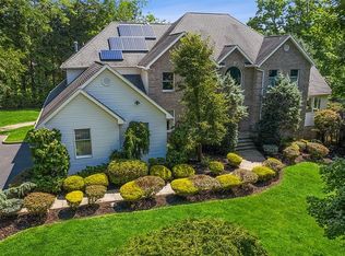 210 Stirling Rd, Watchung, NJ 07069