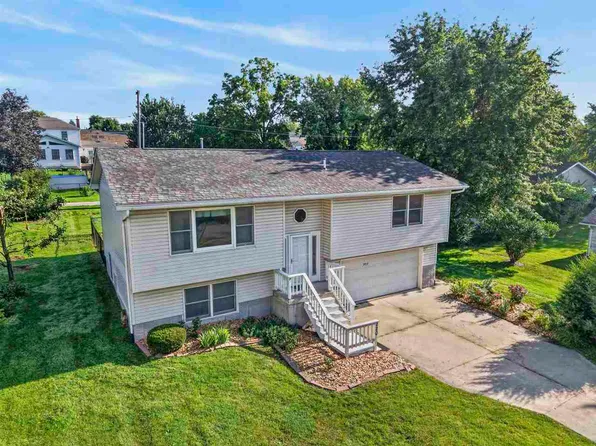 220 W Main St, Oxford, IA 52322