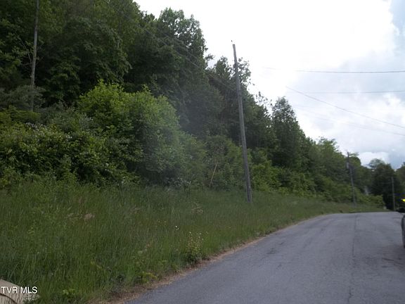 3rd image of 433 Creekside Dr