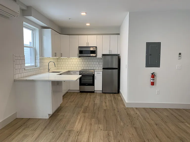 564 Main St #2A — Photo 1