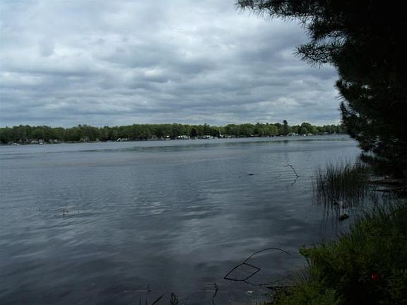 4th image of 166 W River Dr
