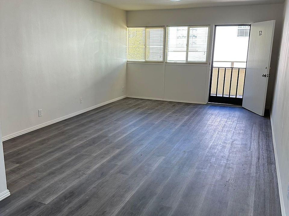 1st image of 415 S El Molino Ave #12