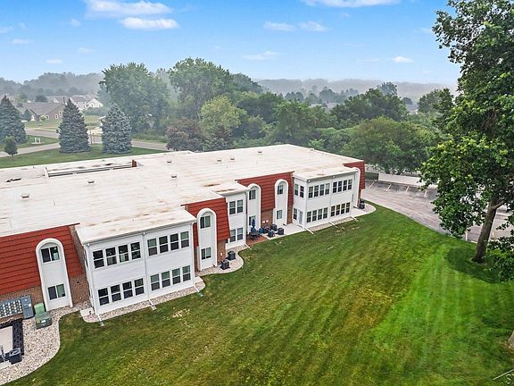 4th image of 9035 Greenway Blvd