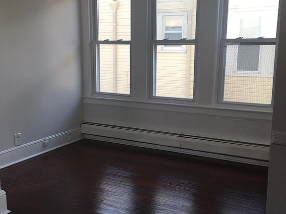 5th image of 172 Dundee Ave