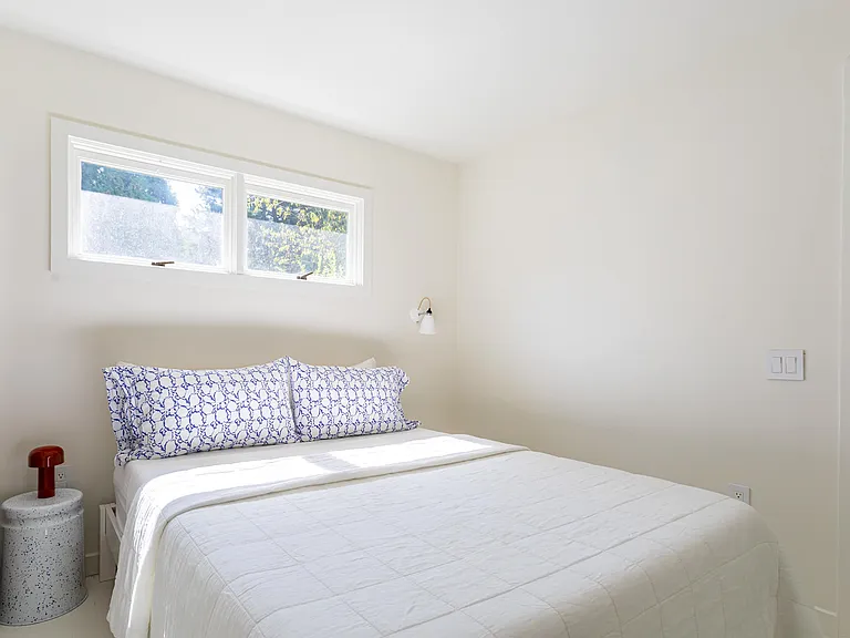 210 Manor Ln — Photo 20