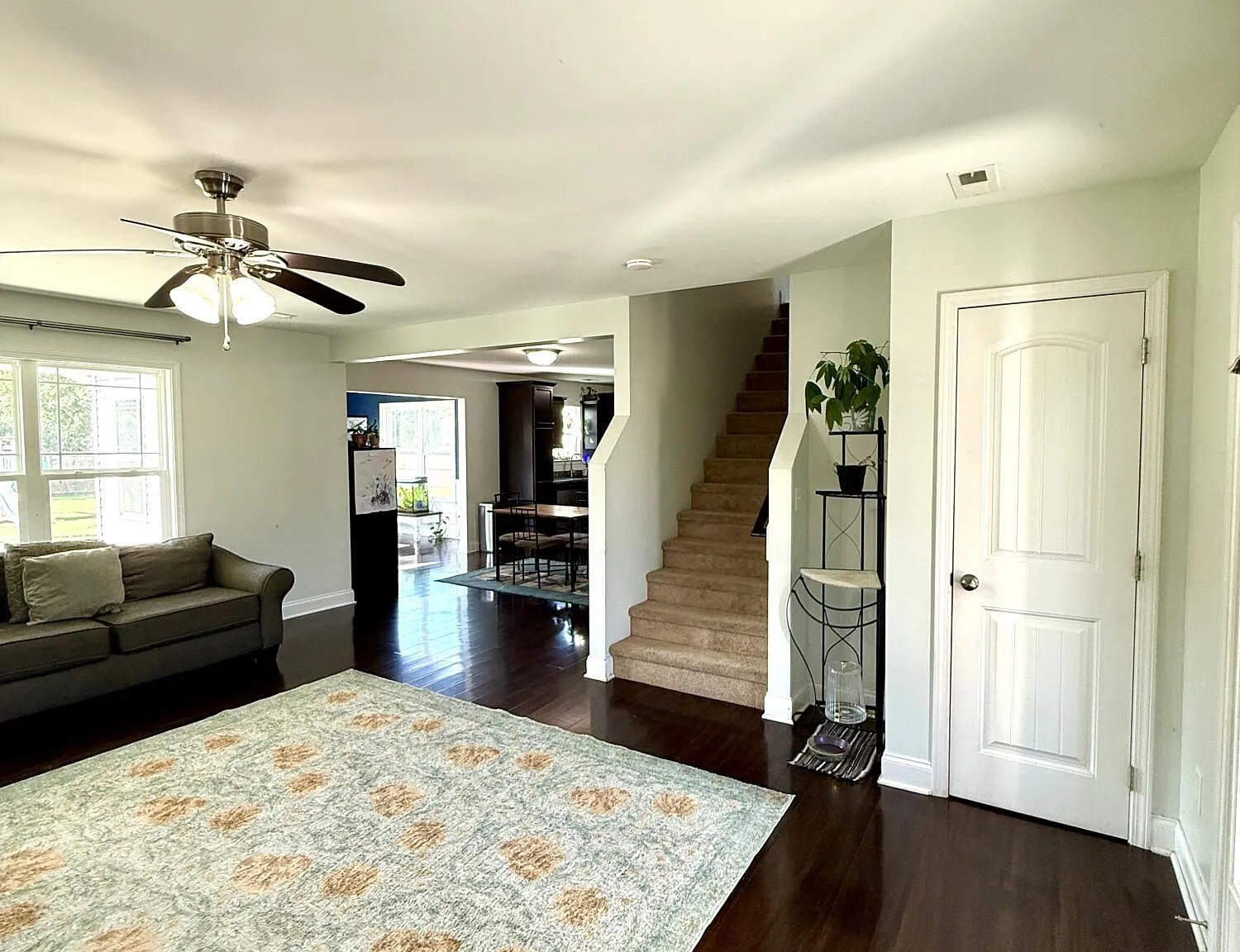 3 bed, 2.5 bath, 1889 sqft, $1,800 — Photo 4