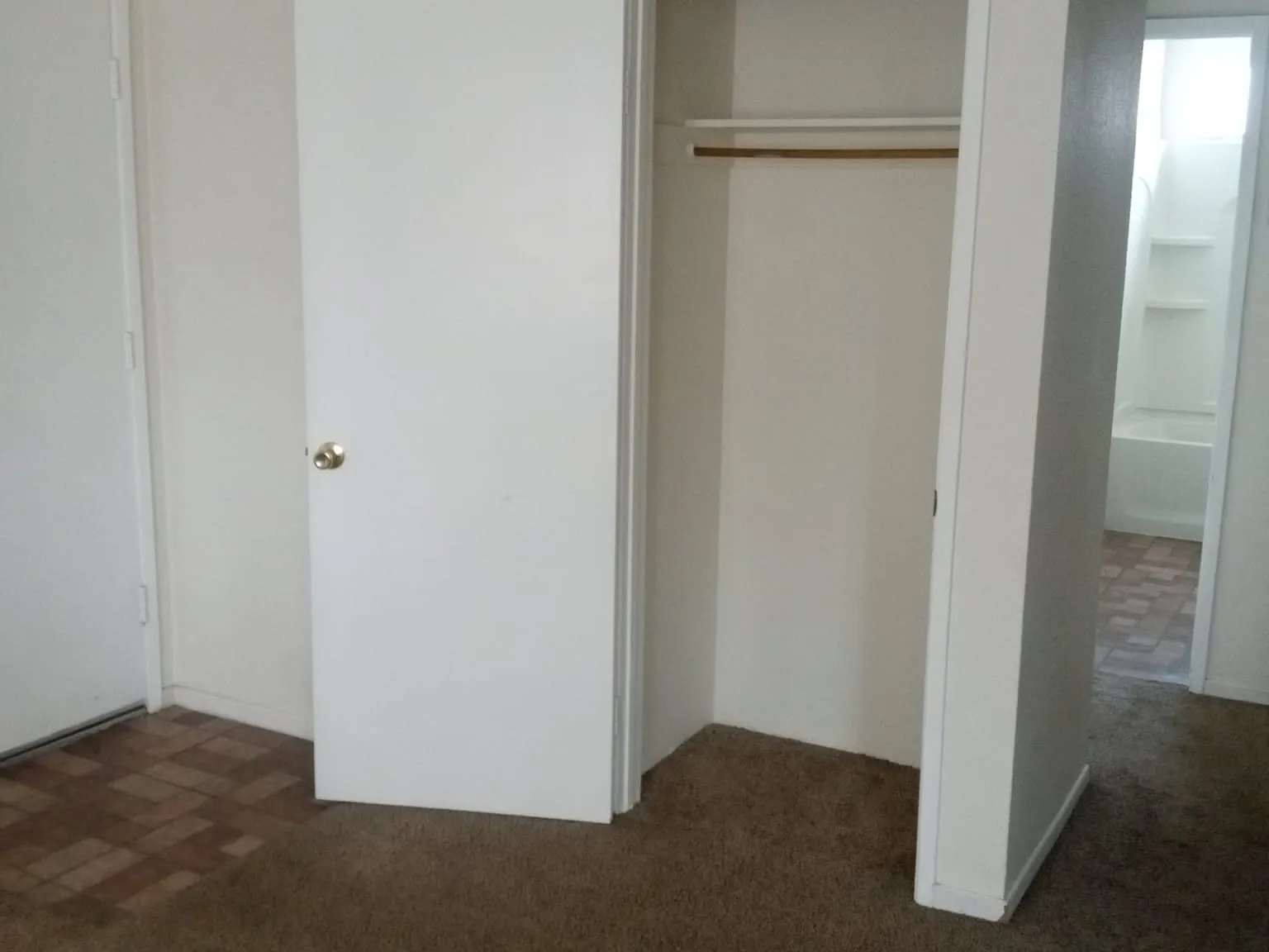 2 bed, 750 sqft, $2,100 — Photo 2