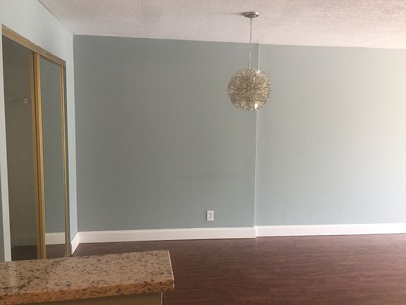 5th image of 500 Executive Center Dr APT 2J