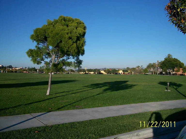2967 Farragut Rd — Photo 24