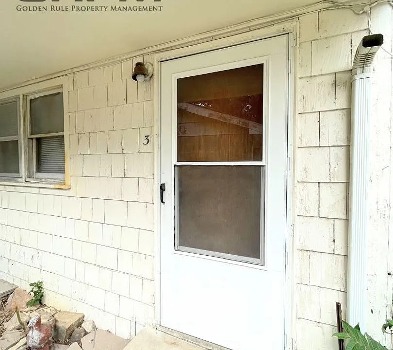 207 1/2 W 8th Ave