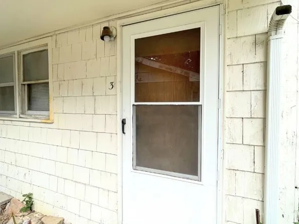 207 1/2 W 8th Ave, 207 1/2 W 8th Ave #3, Hutchinson, KS 67501