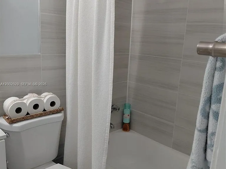 1433 SW 24th Ct #1 — Photo 15