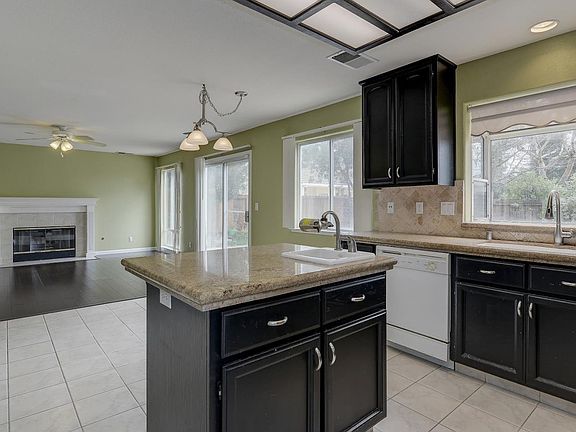 5th image of 960 Quail Hollow Dr