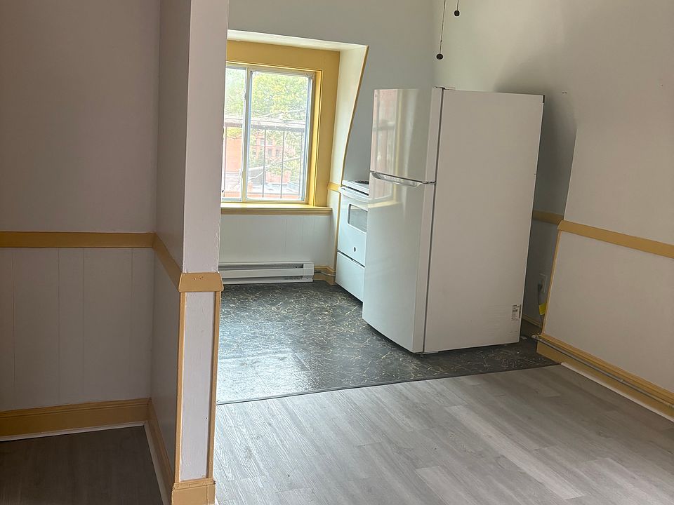 Kitchen/ Dining room