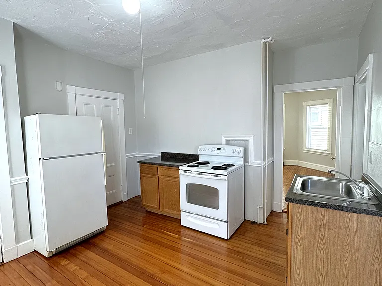 75 Lincoln Ave #1 — Photo 5
