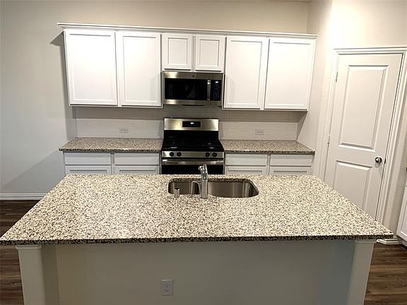 4th image of 615 Beltrand Ln