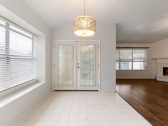 5th image of 206 Shady Brook Dr