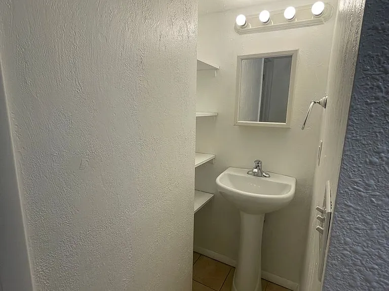 1127 W Mulberry St — Photo 24