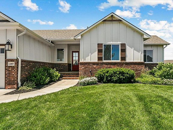 2nd image of 2407 N Lakeside Cir