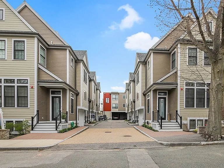 39 Elmwood St #3 — Photo 26