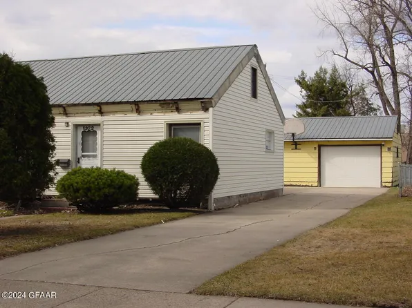 1922 11th Ave N, Grand Forks, ND 58203