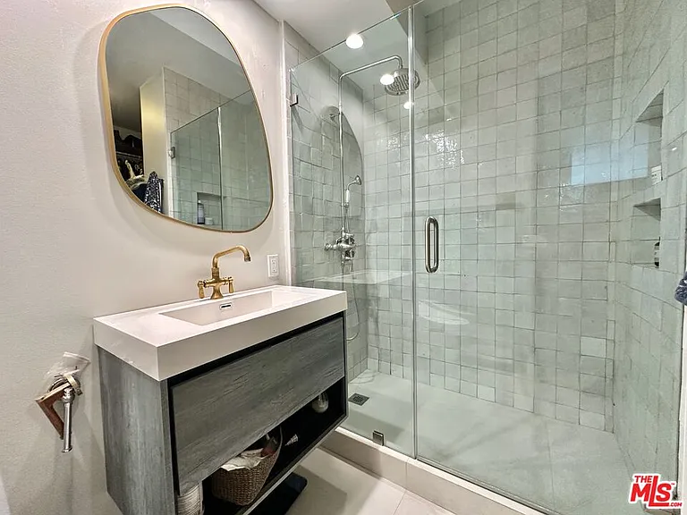999 N Doheny Dr #406 — Photo 5