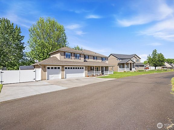 3rd image of 28 Paintbrush Court