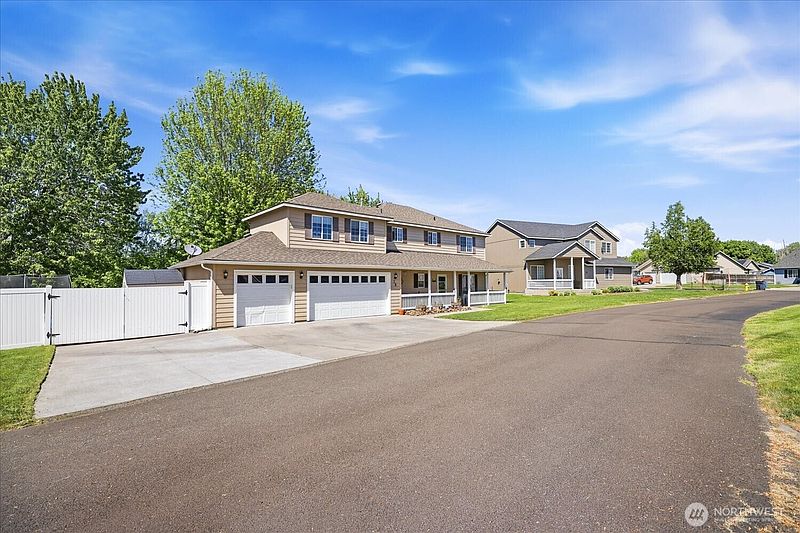 3rd image of 28 Paintbrush Court