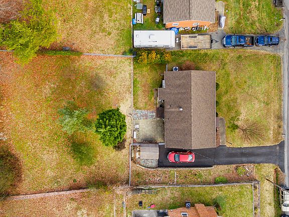 3rd image of 4715 Autumn Ln NW