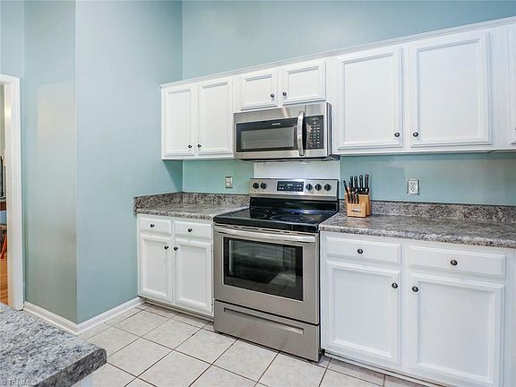 5th image of 2409 Meadow Gate Dr