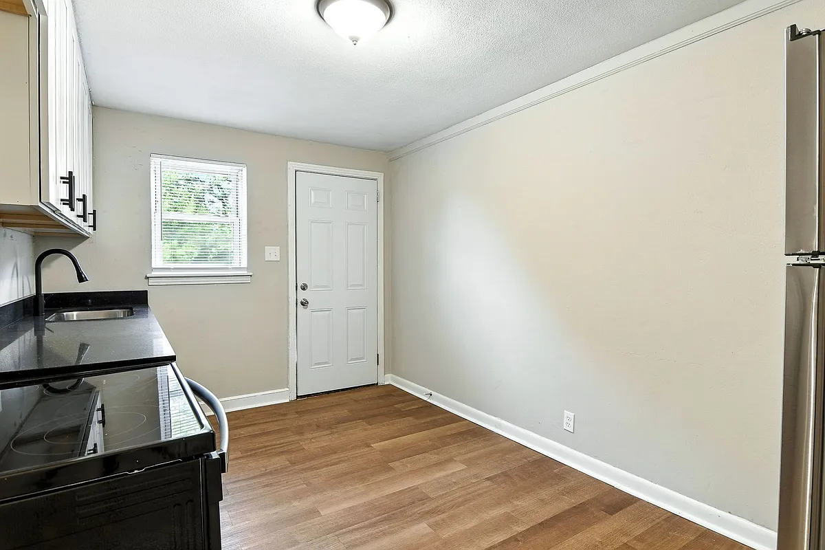 Building Photo - 605 1st Ave SE #1