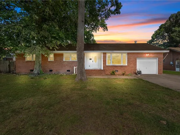 624 Rock Dr, Chesapeake, VA 23323
